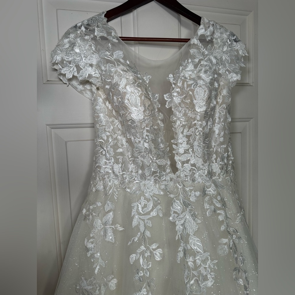 Andrea & Leo Couture Wedding Dress‎ 12 Floral Embellished Sparkles Corset Back. - Picture 2 of 14